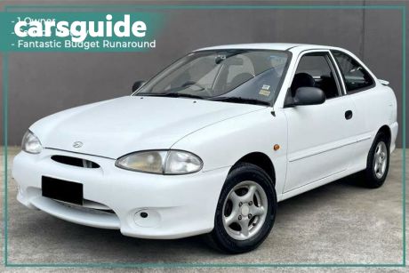 White 1999 Hyundai Excel Hatchback Sprint