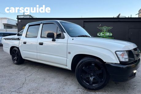 White 2002 Toyota Hilux Dual Cab Pick-up