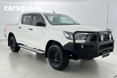 White 2021 Toyota Hilux Double Cab Pick Up SR (4X4)