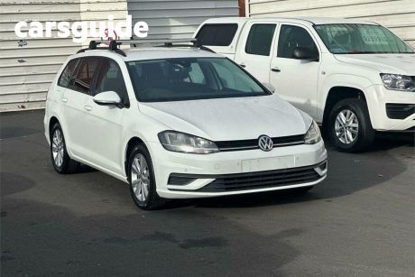 White 2018 Volkswagen Golf Wagon 110 TSI Trendline