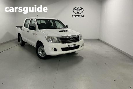 White 2014 Toyota Hilux Dual Cab Pick-up SR