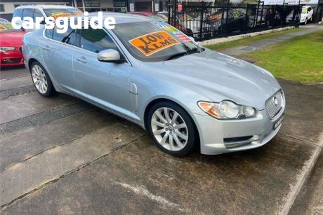 Silver 2009 Jaguar XF Sedan 2.7D Luxury