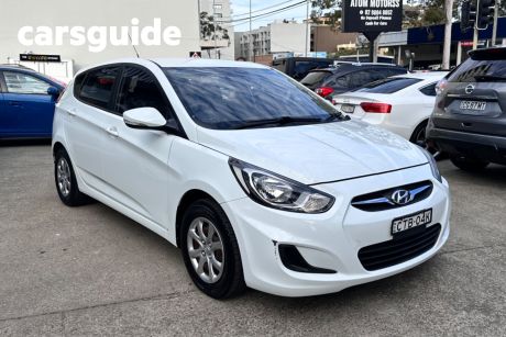 White 2014 Hyundai Accent Hatchback Active