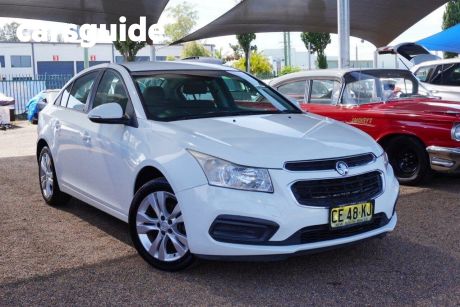 White 2015 Holden Cruze Sedan Equipe