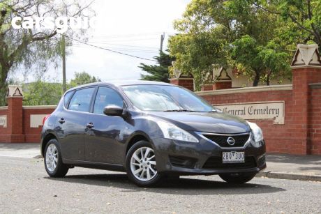 Grey 2015 Nissan Pulsar Sedan ST