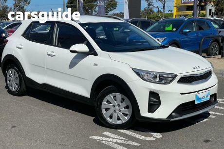 White 2023 Kia Stonic Wagon S