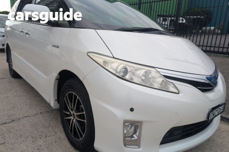 White 2013 Toyota Estima Wagon