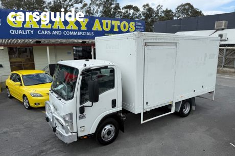 White 2011 Isuzu OTHER OtherCar