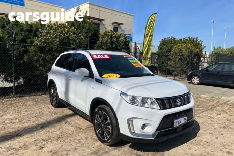 White 2023 Suzuki Vitara Wagon Shadow