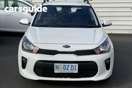 White 2017 Kia RIO Hatchback S