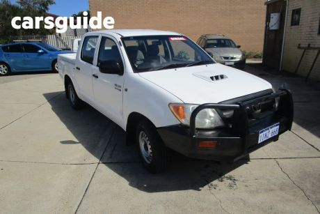 White 2005 Toyota Hilux Dual Cab Pick-up SR