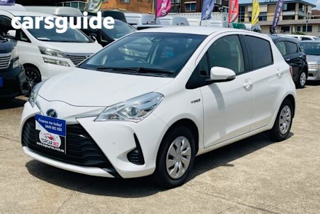 White 2018 Toyota Vitz Hatch