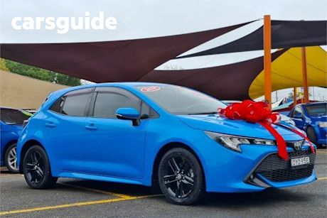 Blue 2018 Toyota Corolla Hatchback SX
