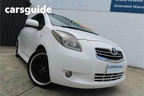 White 2006 Toyota Yaris Hatchback YR