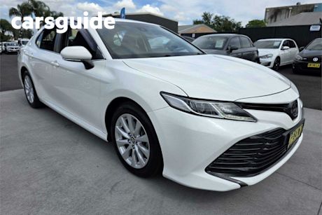 White 2018 Toyota Camry Sedan Ascent