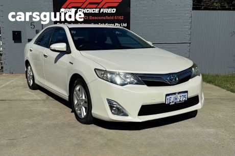 White 2013 Toyota Camry Sedan HYBRID H AVV50R