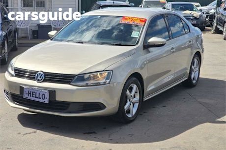 Gold 2014 Volkswagen Jetta Sedan 118 TSI