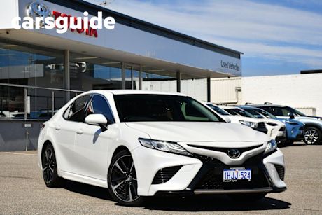 White 2018 Toyota Camry Sedan SX V6