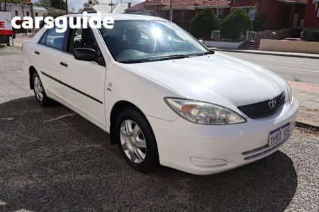 White 2002 Toyota Camry Sedan Altise