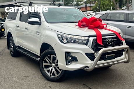 White 2020 Toyota Hilux Double Cab Pick Up SR5 (4X4)