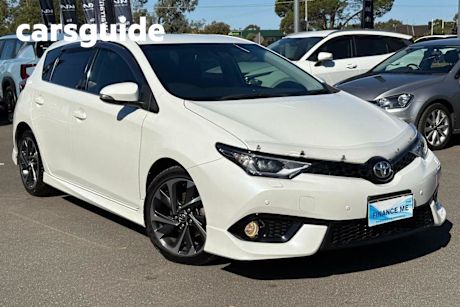 White 2017 Toyota Corolla Hatchback ZR
