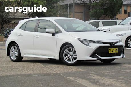 White 2018 Toyota Corolla Hatchback Ascent Sport