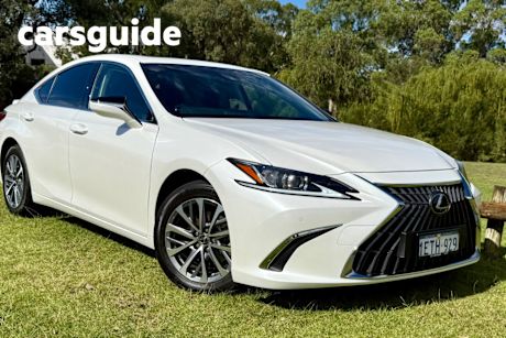 White 2023 Lexus ES300H Sedan Luxury (hybrid)