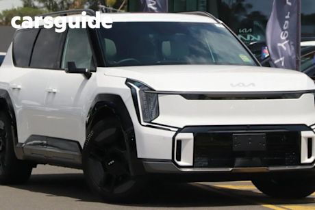White 2023 Kia EV9 Wagon GT Line