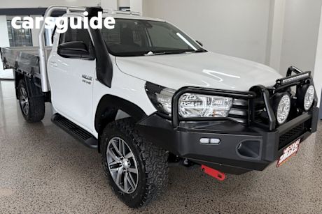 White 2023 Toyota Hilux Ute Tray SR