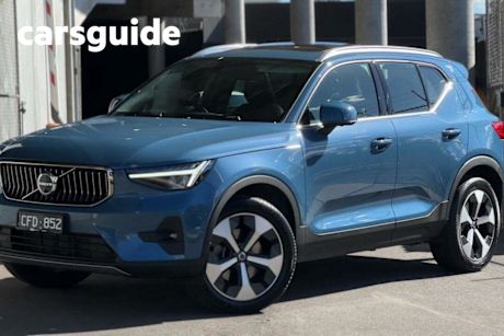 Blue 2022 Volvo XC40 Wagon Plus B4 Mhev
