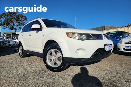 White 2009 Mitsubishi Outlander Wagon LS