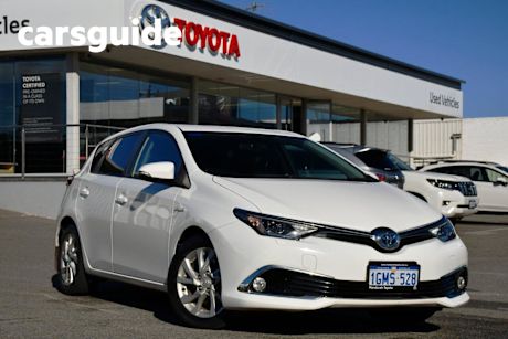 White 2018 Toyota Corolla Hatchback Hybrid