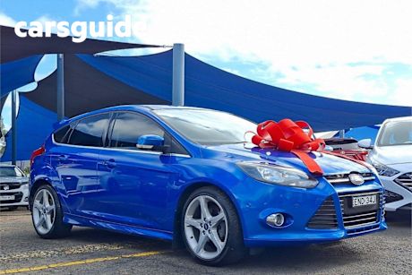 Blue 2013 Ford Focus Hatchback Titanium