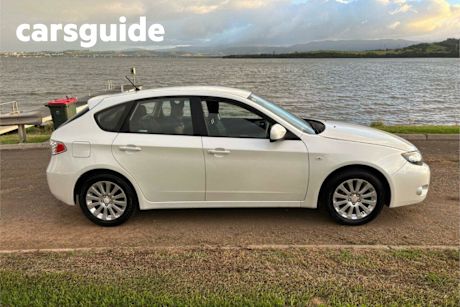 White 2009 Subaru Impreza Hatchback R (awd)