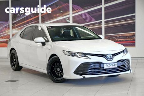 White 2018 Toyota Camry Sedan Ascent (hybrid)