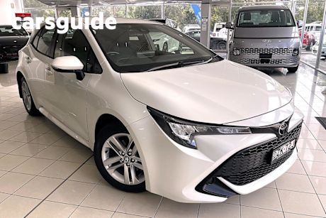 White 2018 Toyota Corolla Hatchback Ascent Sport