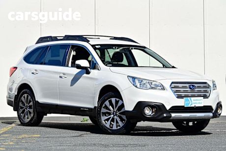 White 2017 Subaru Outback Wagon 2.5i CVT AWD
