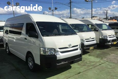 White 2015 Toyota Hiace Bus Commuter