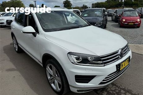 White 2017 Volkswagen Touareg Wagon 150 TDI Element