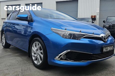 Blue 2017 Toyota Corolla Hatchback Ascent Sport