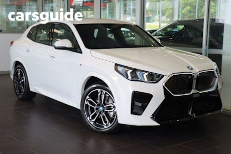 White 2024 BMW IX2 Wagon Xdrive30 M Sport