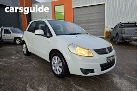 White 2009 Suzuki SX4 Hatchback