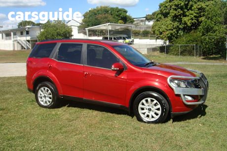 Red 2017 Mahindra XUV500 Wagon (FWD)