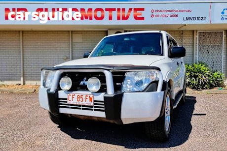 White 2010 Mitsubishi Pajero Wagon GL LWB (4X4)