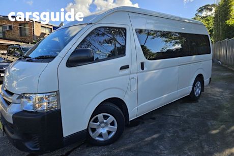 White 2017 Toyota Hiace Bus Commuter (12 Seats)