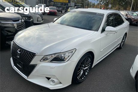 White 2013 Toyota Crown Sedan Athlete G