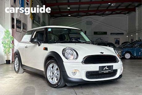 White 2013 Mini Cooper Hatchback RAY