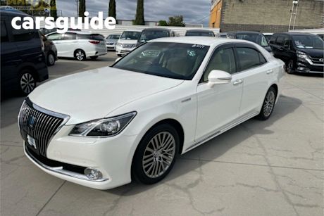 White 2014 Toyota Crown Sedan Majesta