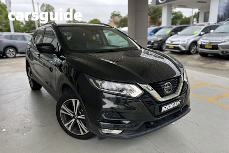 Black 2017 Nissan Qashqai Wagon ST-L