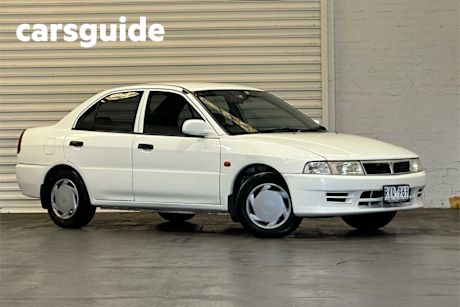 White 2002 Mitsubishi Lancer Sedan GLI